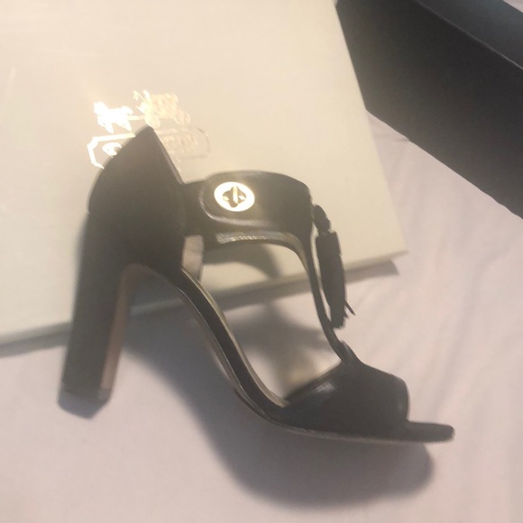 Coach heels 8.5 - Picture 4 of 4